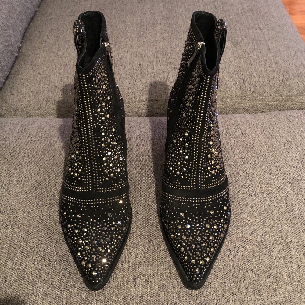 ISNOM Black Studded Ankle Booties